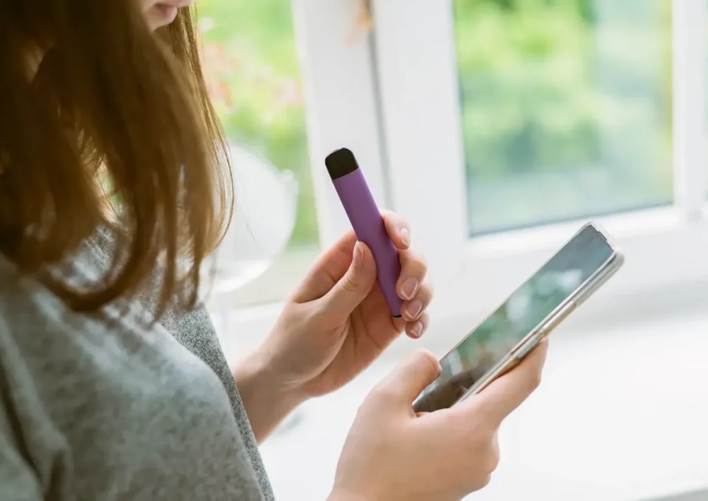VAPE 危険性の真実とは？体に悪い？紙巻きタバコとの比較や肺へのリスクを徹底解説